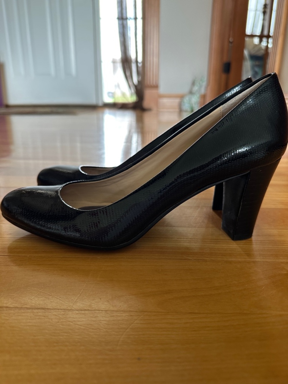 Calvin Klein Black Patent Lizard-Embossed Heel Pumps 9M Renni